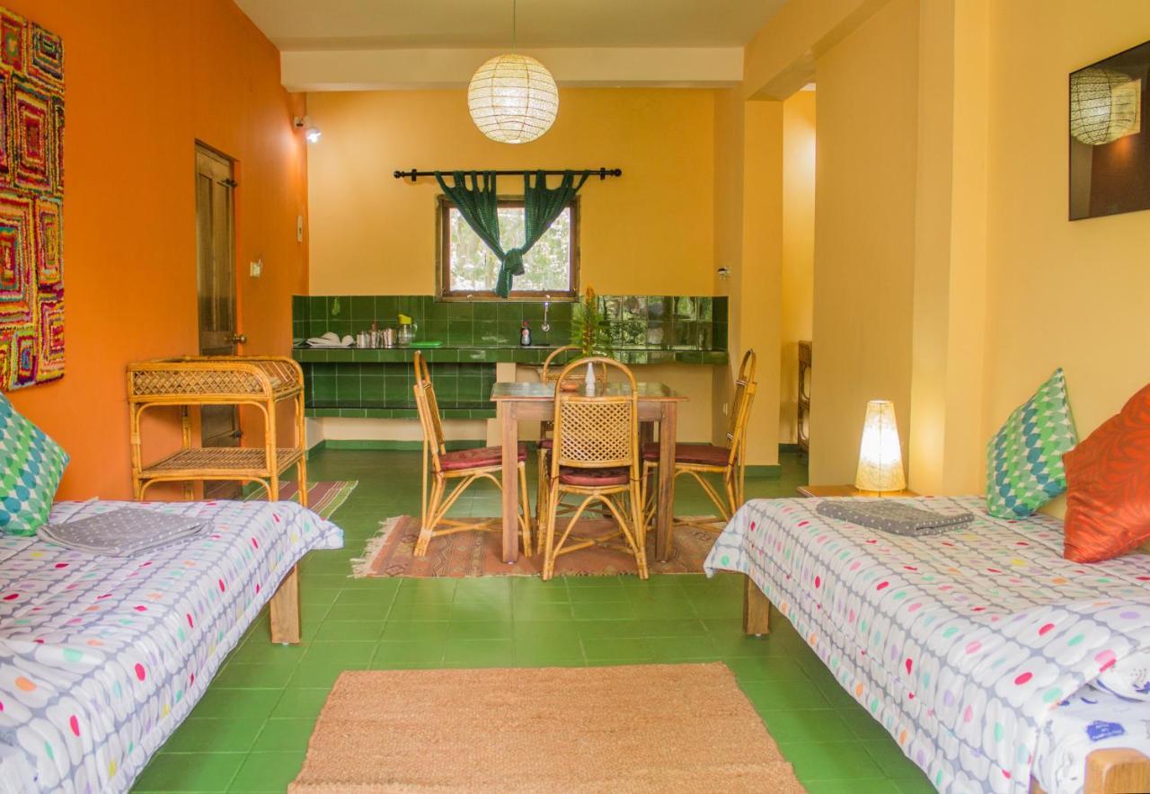 Chrissie'S Hotel Thekkady Extérieur photo
