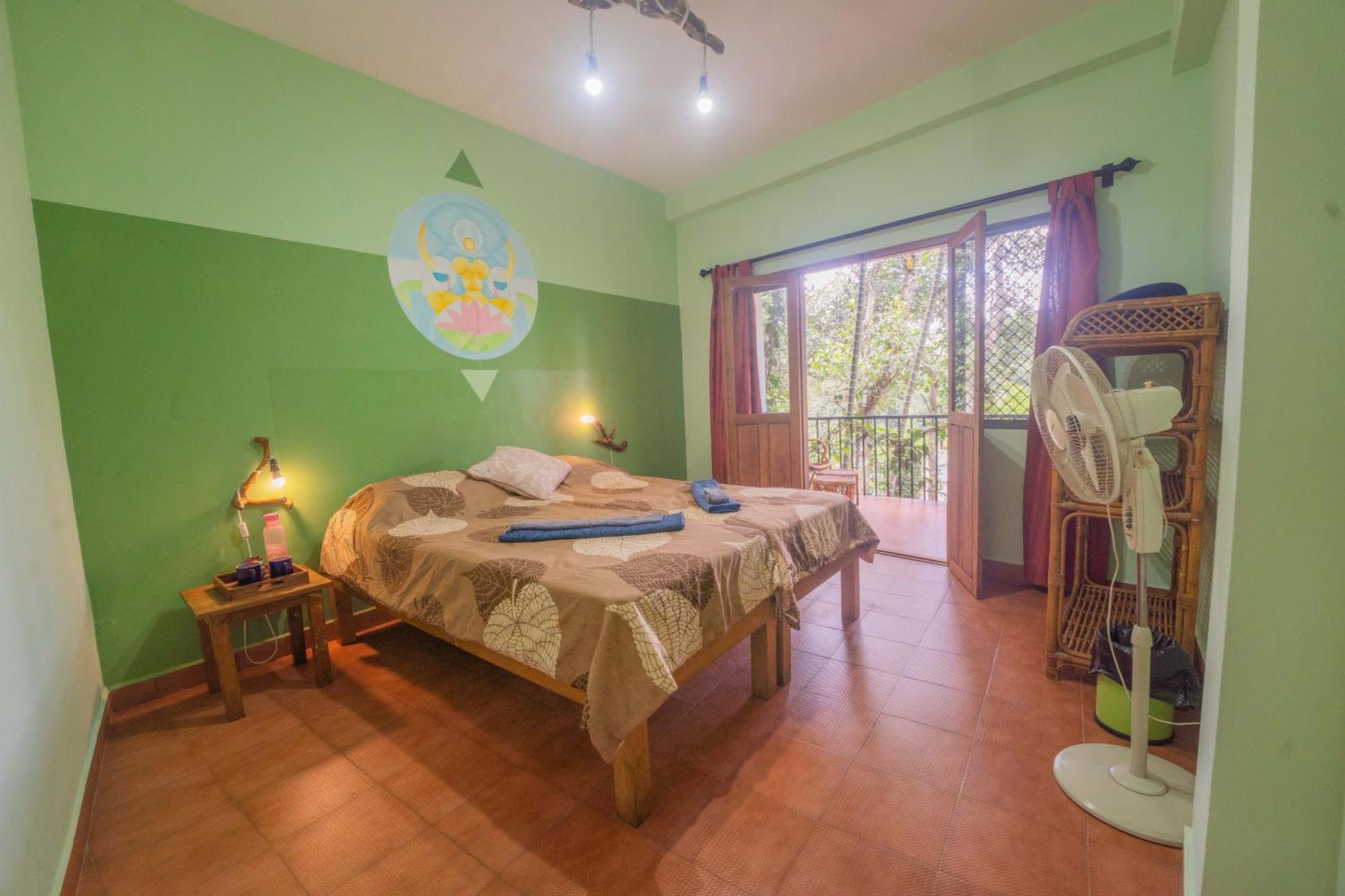 Chrissie'S Hotel Thekkady Extérieur photo